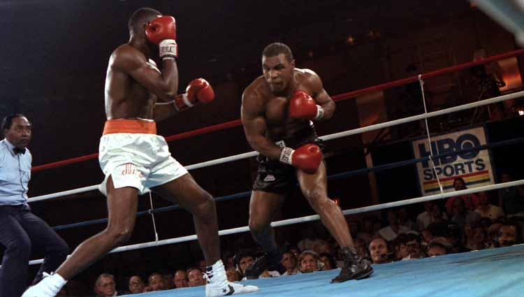 Mike Tyson vs Jose Ribalta. Copyright: The Ring Magazine via Getty Images