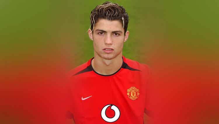 Cristiano Ronaldo saat tiba di Old Trafford pada tahun 2003 dengan gaya rambut pirang. Dia baru-baru ini kembali mengubah rambutnya ke era tersebut.