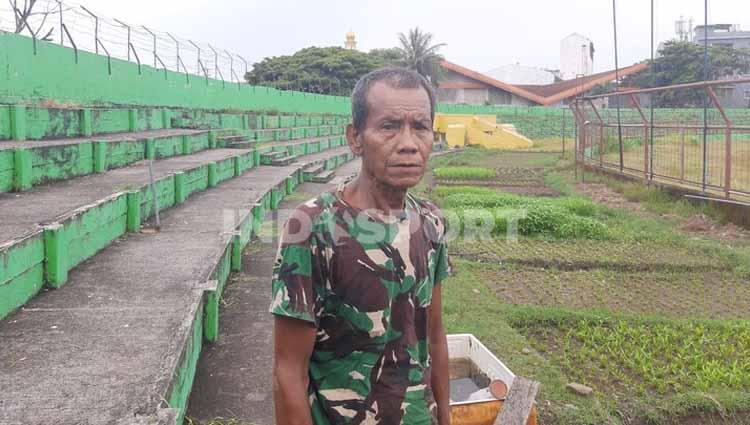 Penjaga Stadion Andi Mattalatta, Makassar, Pak Bece.
