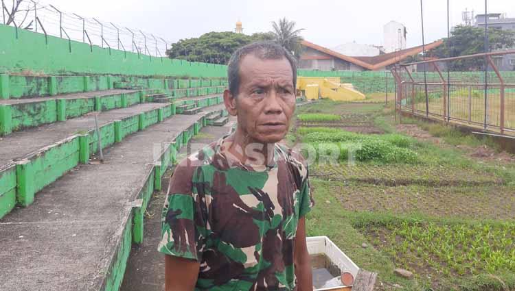 Penjaga Stadion Andi Mattalatta, Makassar, Pak Bece.