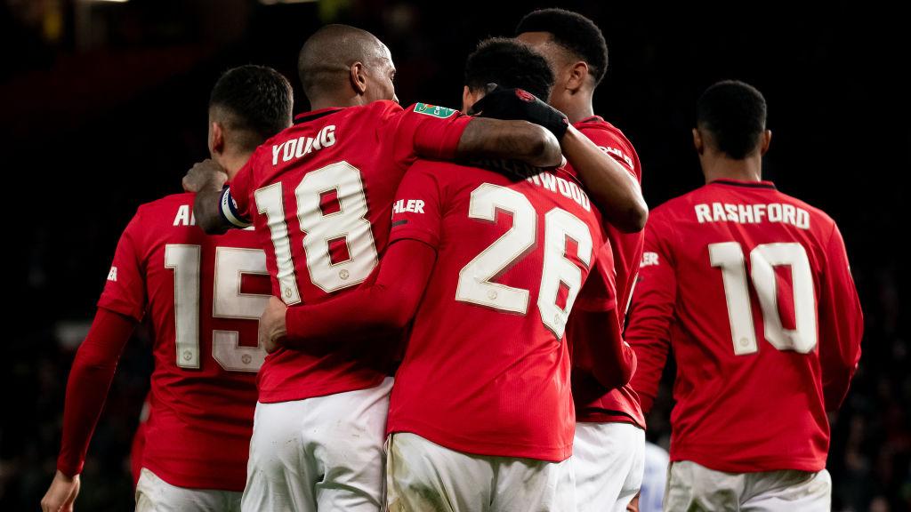 Eks staf Manchester United mengenang momen lucu di mana Sir Alex Ferguson dan skuat utamanya harus mandi kotoran manusia.