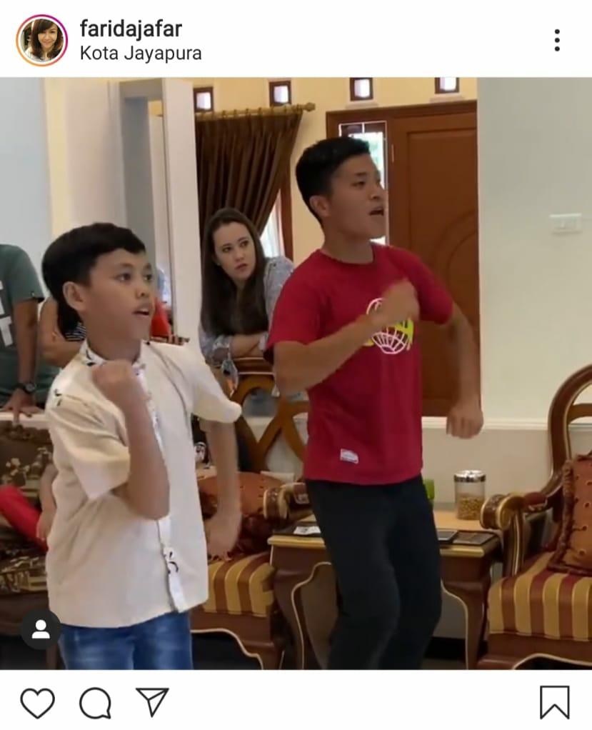 Takuya Matsunaga saat meluapkan kegembiraannya dengan nge-dance. Copyright: Instagram Farida Jafar