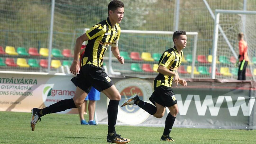 Jayden Houtriet (kiri) saat membela Vitesse Arnhem Copyright: instagram.com/jaydenhoutriet