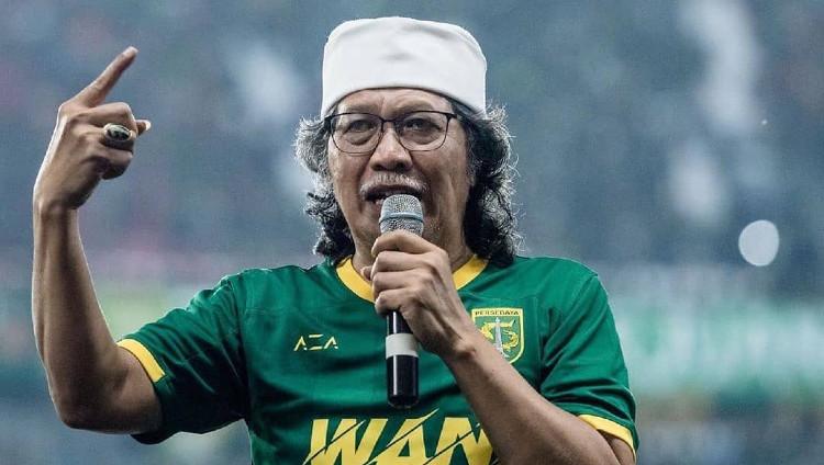  Cak  Nun  dan Keakrabannya Dengan Dunia Sepak Bola Indonesia 