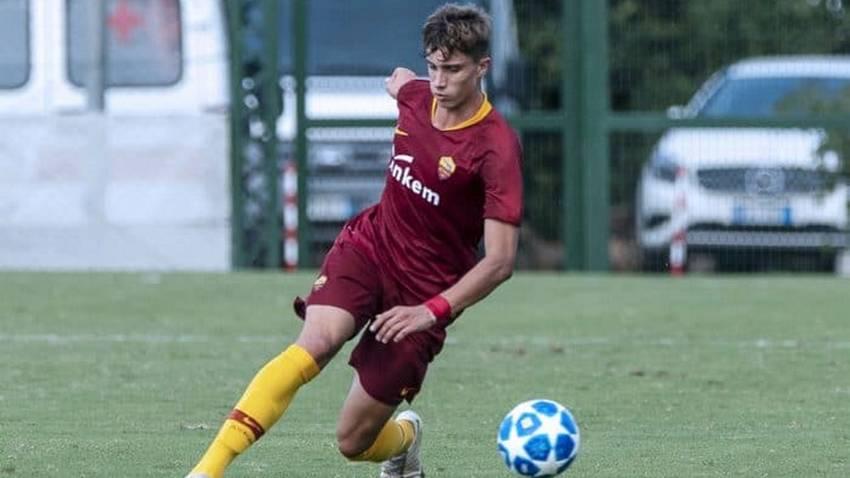 Klub Liga Italia (Serie A), AC Milan, dikabarkan tengah membidik eks pemain AS Roma, Riccardo Calafiori, untuk menggantikan Fode Ballo-Toure di bursa transfer.