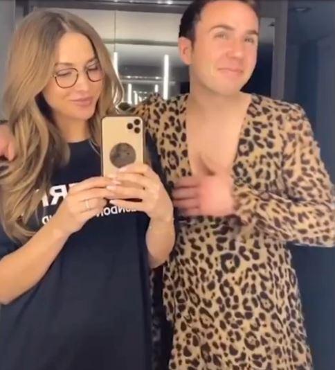 Dibuang Dortmund, Mario Gotze Joget Pakai Dress Leopard Istri Copyright: Instagram Mario Gotze