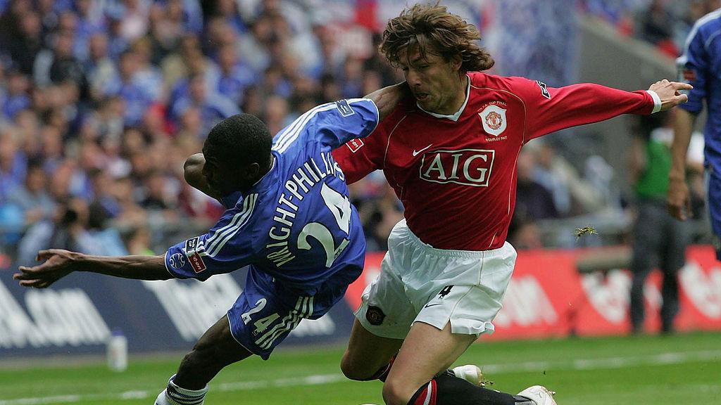 Gabriel Heinze (kanan) pernah membuat gempar Liverpool dan Manchester United.