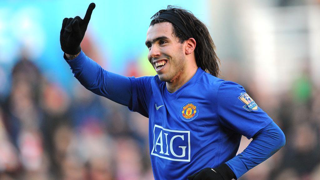 Carlos Tevez saat memperkuat Manchester United Copyright: Neal Simpson - PA Images via Getty Images