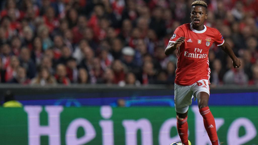 Raksasa Liga Inggris (Premier League), Liverpool, masih mencari gelandang bertahan baru dan menyasar dua nama yakni Florentino Luiz serta Andre Trindade.