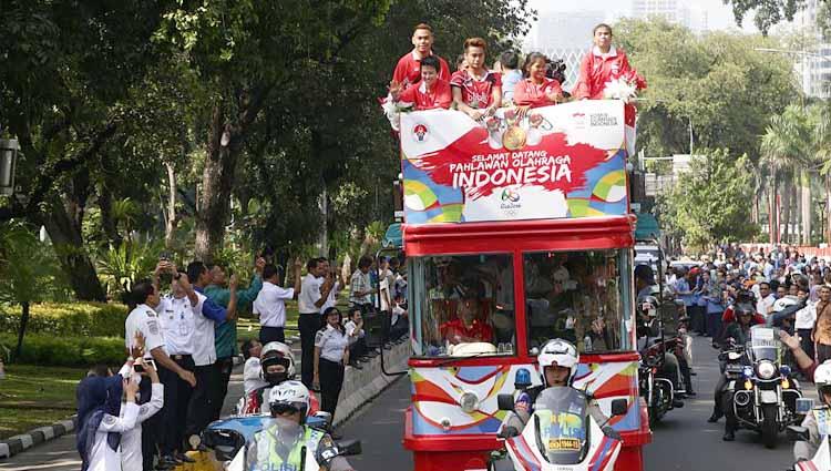 Pemerintah Indonesia mengadakan parade selama dua hari menyambut Pahlawan Olahraga bertepatan Hari Kemerdekaan Indonesia ke 71, yang dianggap sebagai hadiah bagi negara.