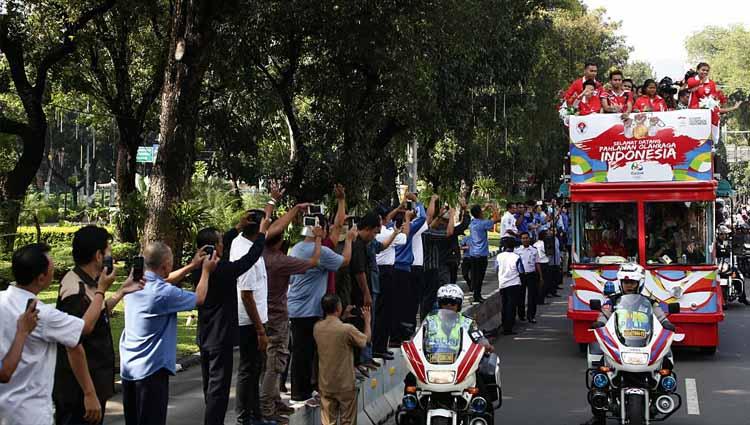 Pemerintah Indonesia mengadakan parade selama dua hari menyambut Pahlawan Olahraga bertepatan Hari Kemerdekaan Indonesia ke 71, yang dianggap sebagai hadiah bagi negara.