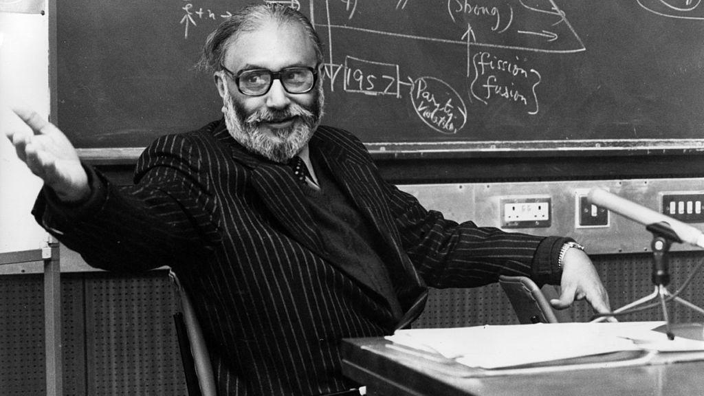Abdus Salam, Profesor dan Pelatih Sepak Bola Muslim Peraih Hadiah Nobel