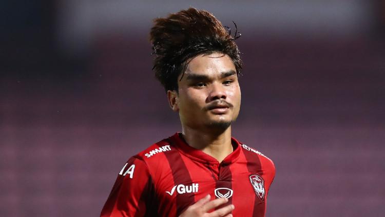 Pemain Muangthong United Sakunchai Saengthopho. Copyright: Pakawich Damrongkiattisak/Getty Images