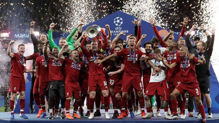Selebrasi pemain Liverpool mengangkat trofi Liga Champions keenam mereka, 1 Juni 2019.