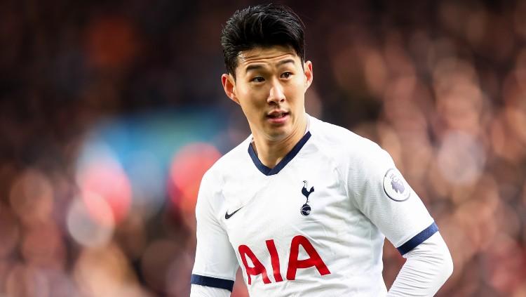 Winger Tottenham Hotspur, Son Heung-Min memperlihatkan ekspresi tidak puas ketika digantikan oleh Antonio Conte pada pertandingan Liga Inggris (Premier League) 2022/23. - INDOSPORT