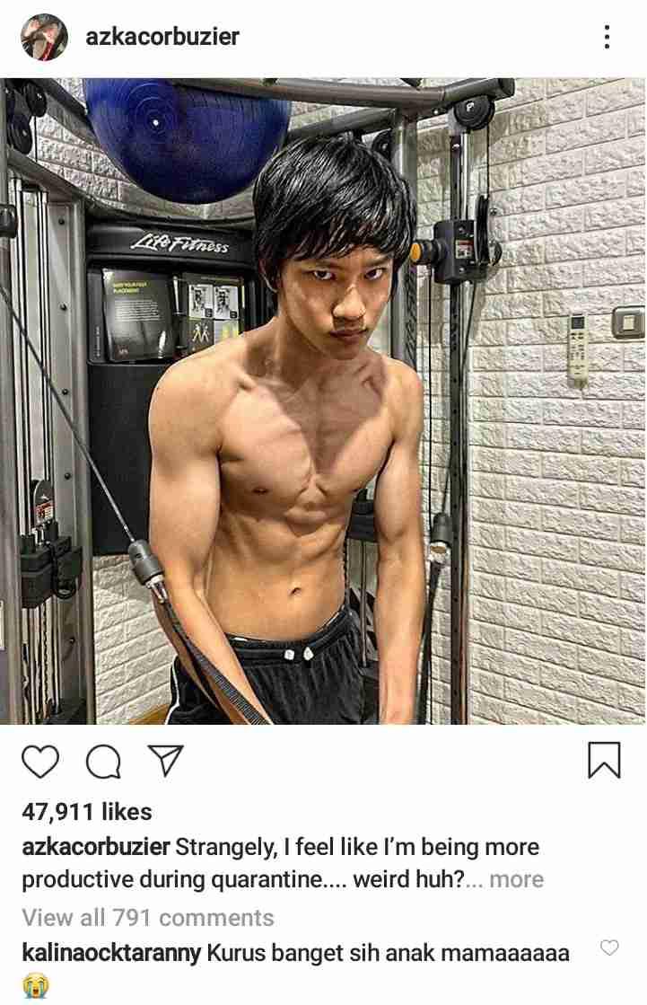 Kalina Octaranny komentari unggahan foto sang anak yang lagi ngegym. Copyright: Instagram @azkacorbuzier