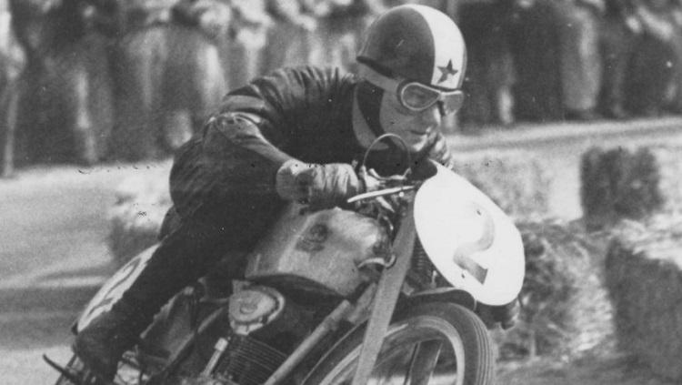 Legenda MotoGP, yakni Carlo Ubbiali, selaku peraih sembilan gelar juara dunia meninggal dunia pada Selasa (2/6/20). - INDOSPORT