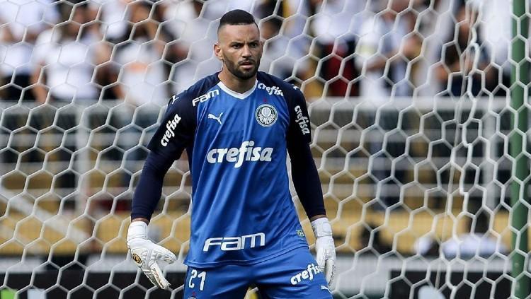 Weverton, kiper asal Brasil. Copyright: https://www.instagram.com/weverton010/