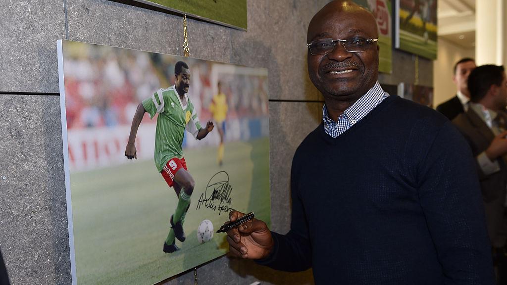 Legenda Timnas Kamerun, Roger Milla, melalui akun Twitter-nya, @roger_milla_9, mengenang momen saat berkarier di Liga Indonesia. - INDOSPORT