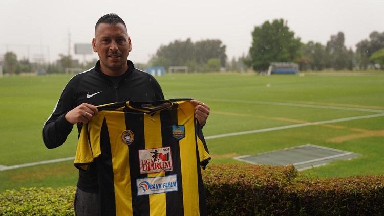 Apa kabar Carlos Alberto Gomez? Pemain asing asal Argentina yang tak lain adalah legenda klub Perseman Manokwari.