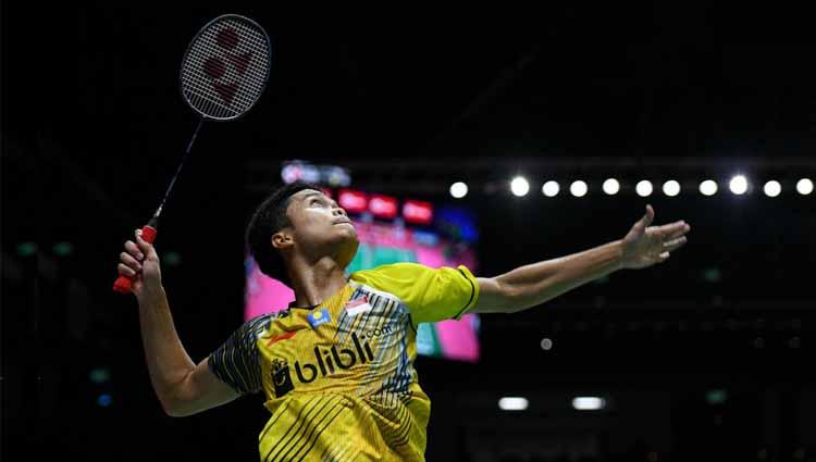Pebulutangkis Indonesia, Anthony Sinisuka Ginting saat melawan Lee Chong Wei dari Malaysia perempat final Thomas Cup 2018 di Bangkok, Thailand.