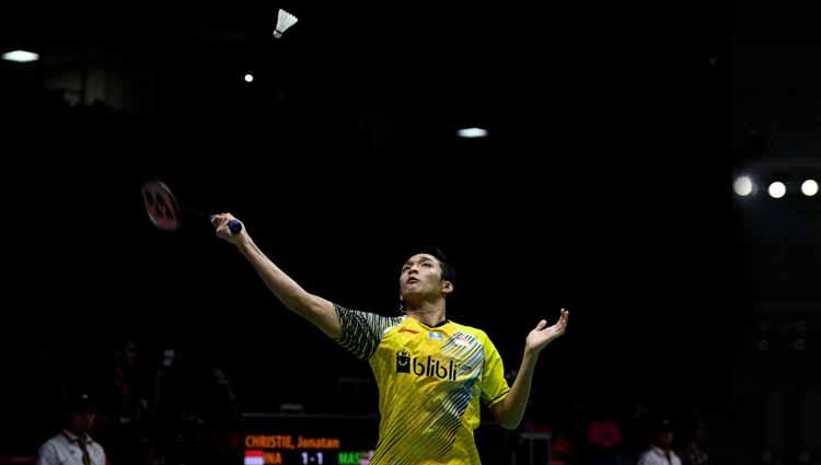 Pebulutangkis Indonesia, Jonatan Christie saat bertanding melawan Lee Zii Jia dari Malaysia dalam laga Thomas Cup 2018 di Bangkok, Thailand.