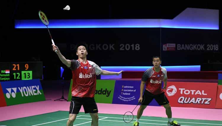 Ganda putera terbaik Indonesia, Marcus Fernaldi Gideon/Kevin Sanjaya Sukamuljo saat melawan Liu Cheng/Zhang Nan dari China Perempat Final Thomas Cup 2018 di Bangkok, Thailand.