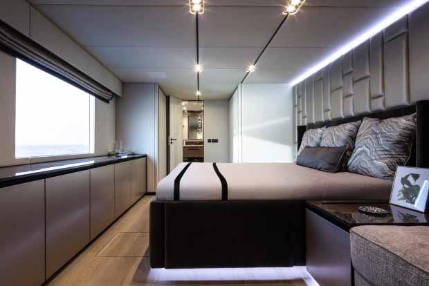 Kabin utama dilengkapi dengan kamar mandi sendiri. Copyright: thesun/Sunreef Yachts