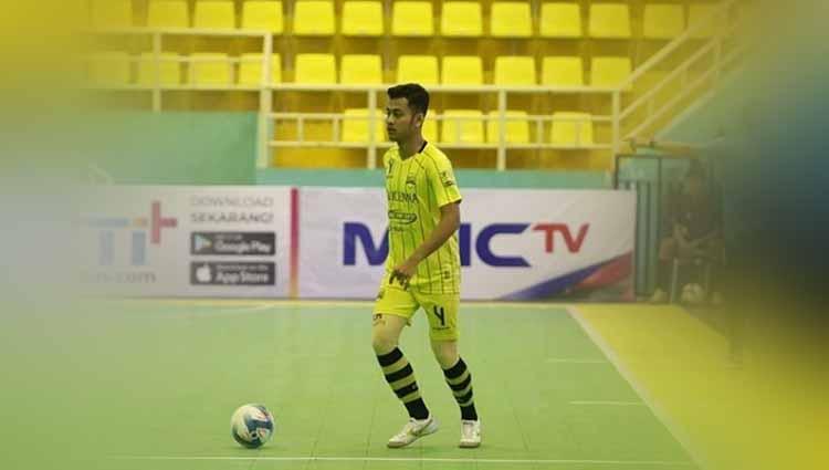 Pemain Cosmo FC, Muhammad Zakariyya Anwar melakukan program mandiri selama terhentinya kompetisi Pro Futsal League (PFL) 2020. - INDOSPORT