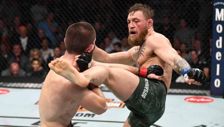 McGregor gagal melakukan tendangan ke wajah Khabib Nurmagomedov.