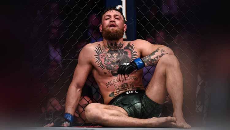 McGregor dengan wajah berdarah setelah menyerah di ronde ke empat. Copyright: Stephen McCarthy/Sportsfile via Getty Images