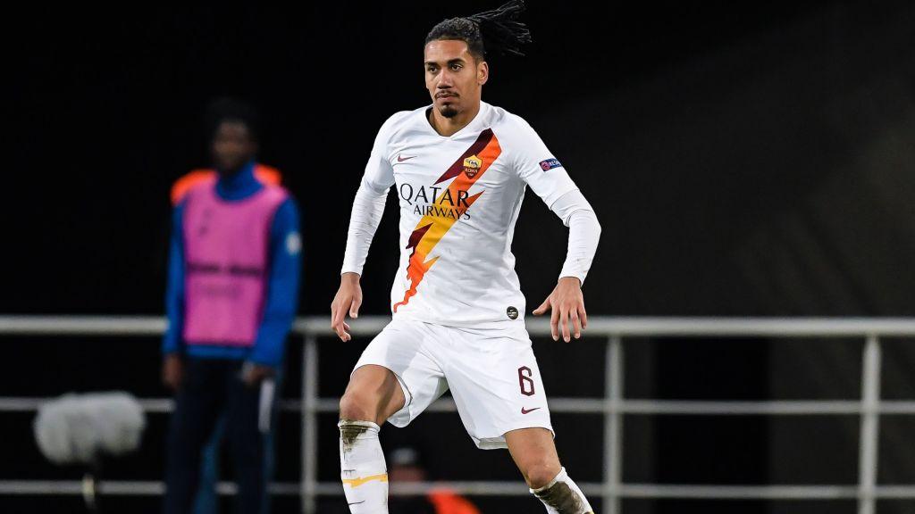 Klub Liga Italia, Inter Milan harus memastikan diri lolos ke zona Liga Champions musim depan jika ingin dapatkan tanda tangan Chris Smalling di bursa transfer.