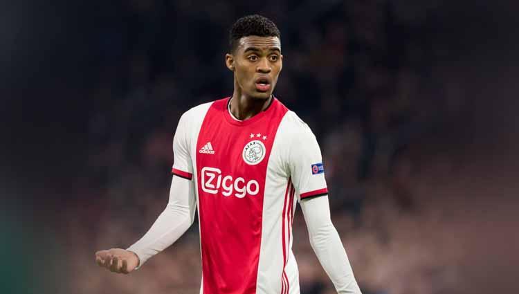 Mantan pemain Ajax Amsterdam, Ryan Gravenberch sudah lempar kode ke Liverpool di bursa transfer musim panas 2023.