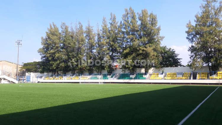 Seperti tribun utara, tribun selatan Stadion Citarum juga nampak rimbun dihiasi pepohonan. Copyright: Alvin Syaptia Pratama/INDOSPORT