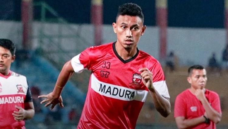Latihan Persebaya yang digelar pada Kamis (11/03/21) juga dihadiri oleh satu pemain baru yakni Rivaldi Bawuo.