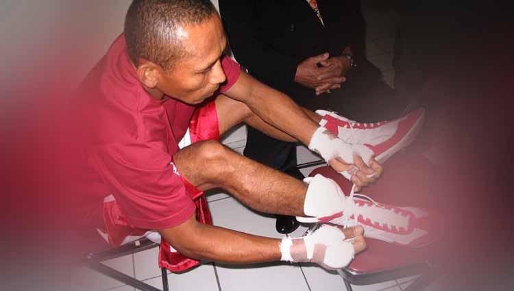 Para penikmat olahraga tinju Indonesia pasti sudah tidak asing mendengar nama Muhammad Rachman. Ya ia merupakan petinju legendaris asal Merauke.