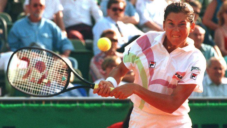 Monica Seles, petenis yang ditikam saat bermain di Jerman.