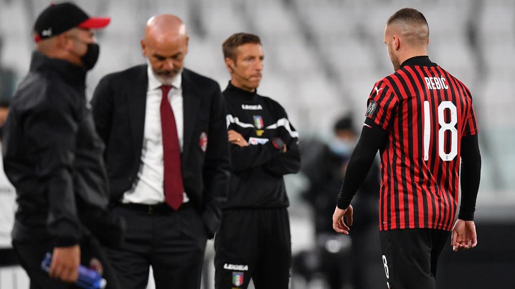 Striker AC Milan, Ante Rebic, harus menerima kartu merah ketika pertandingan semifinal Coppa Italia melawan Juventus baru berjalan 16 menit.
