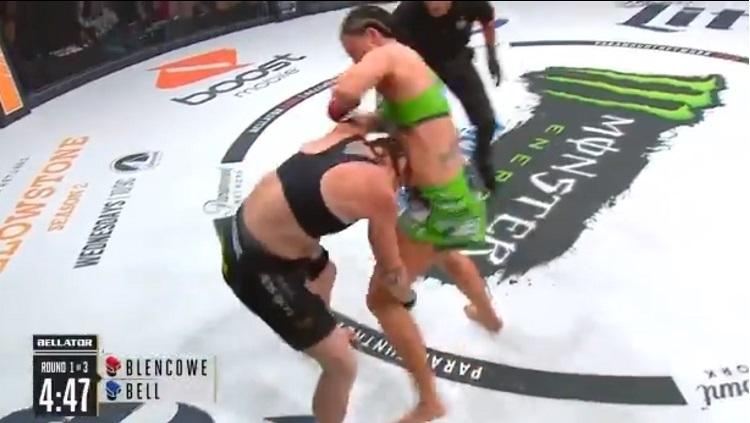 Petarung Mixed Martial Arts (MMA) wanita asal Australia, Arlene Blencowe, pernah mencatatkan rekor Knock Out (KO) tercepat dalam sejarah kariernya.
