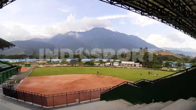Venue Softball yang terletak di kawasan kompleks AURI Sentani, Kabupaten Jayapura memiliki sebuah keistimewaan. - INDOSPORT