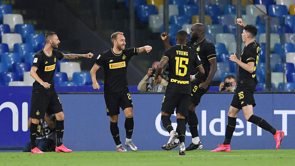 Selebrasi Christian Eriksen bersama skuat Inter Milan usai mencetak gol ke gawang Napoli di Coppa Italia Copyright: Francesco Pecoraro/Getty Images