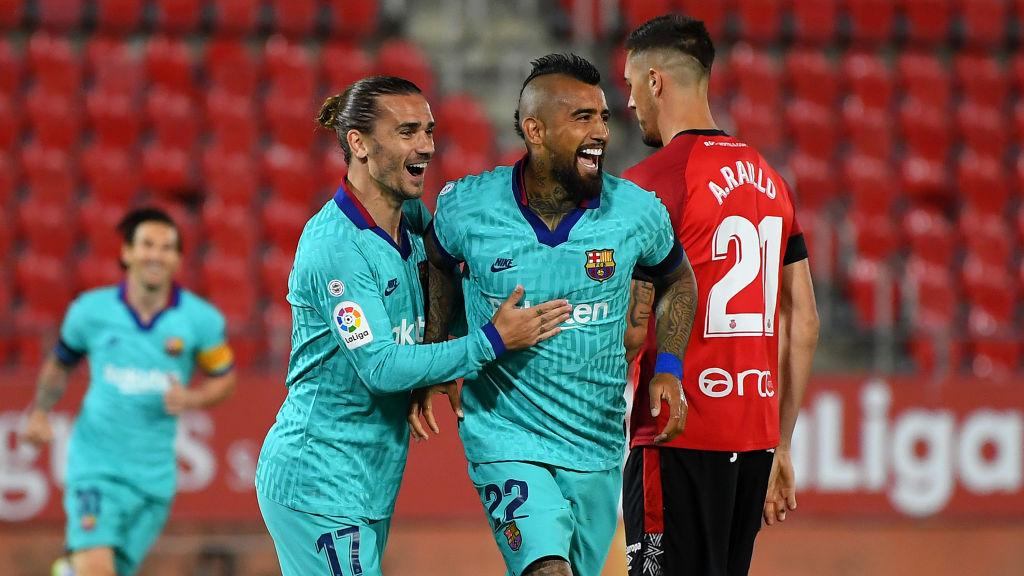 Arturo Vidal merayakan golnya dalam laga Barcelona vs Real Mallorca Copyright: David Ramos/Getty Images