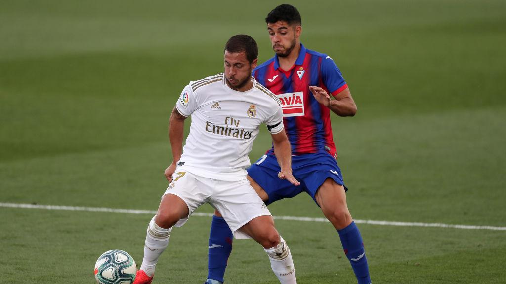 Aksi Eden Hazard di laga LaLiga Spanyol antara Real Madrid vs Eibar Copyright: Gonzalo Arroyo Moreno/Getty Images