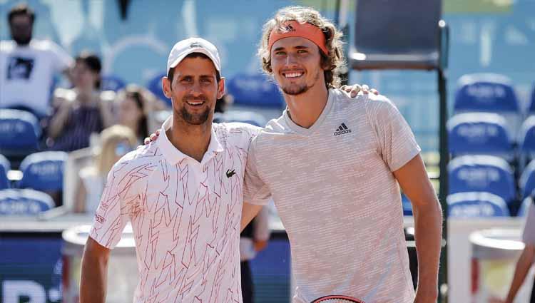 Petenis Jerman, Alexander Zverev (kanan), bakal melakoni laga berat melawan Novak Djokovic (kiri) di semifinal ATP Finals 2021 pada Sabtu (20/11/21).