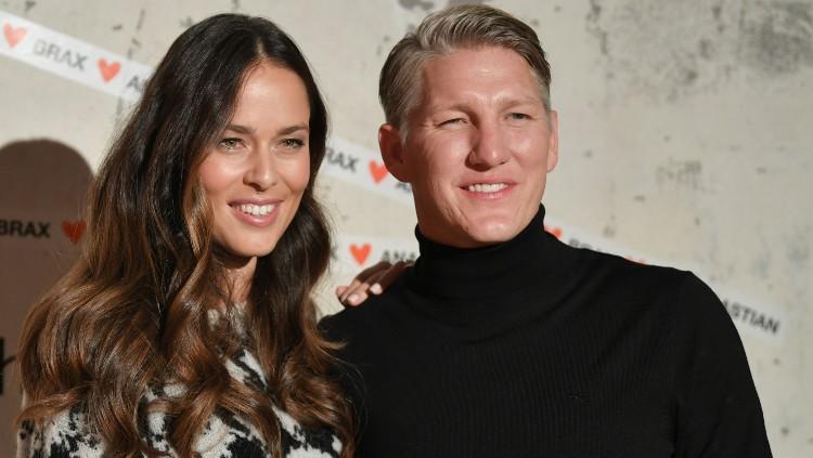 Pasangan suami-istri mantan atlet, Ana Ivanovic dan Bastian Schweinsteiger.