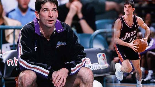 John Stockton sampai sekarang adalah pemegang rekor tertinggi total assist dan steal di NBA.