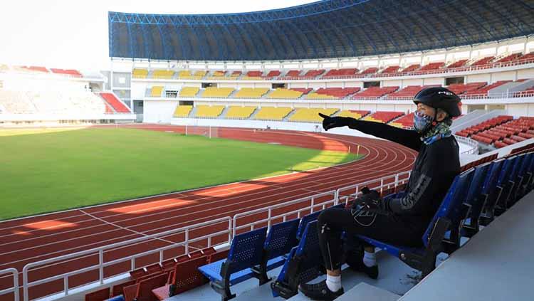 Gubernur Ganjar Pranowo ketika mengunjungi komplek Stadion Jatidiri, Rabu (17/06/20) lalu. Stadion ini merupakan salah satu fasilitas olahraga di Jawa Tengah. - INDOSPORT