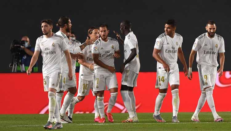 Selebrasi pemain Real Madrid Karim Benzema, Eden Hazard dan timnya usai mencetak gol ke gawang Valencia di ajang LaLiga Spanyol Real Madrid vs Valencia.