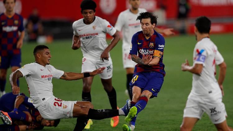 Lionel Messi ditantang Diego Carlos dalam duel LaLiga Spanyol antara Sevilla vs Barcelona, Sabtu (20/06/20) dini hari WIB.