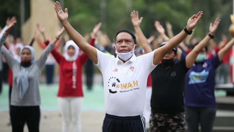 Menteri Pemuda dan Olahraga (Menpora) Zainudin Amali mengajak masyarakat tetap aktif berolahraga di masa pandemi korona. - INDOSPORT